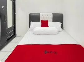 RedDoorz Near Karawang Central Plaza