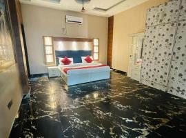 hth yfjghjghj, hotel v destinaci Greater Noida