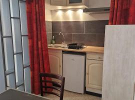 Studio meublé, Hotel in Lunel