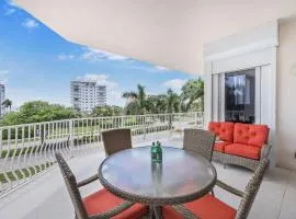 Spacious condo with sky views and steps to South Beach