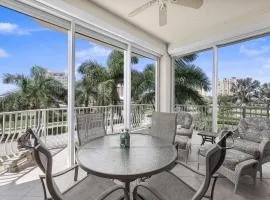 Peaceful condo with pool and steps to South Beach
