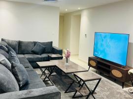 AL HUWAILAT DELUXE APPARTMENT, ξενοδοχείο στην Αλ Τζουμπάιλ