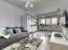 Homie Gray Apartment - Private Parking - Self Check-In