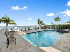 Crystal Seashore, Gorgeous 4 Bed, 5 Bath Beachfront Family Pool House