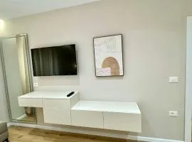 E&R Apartments at Myslym Shyri