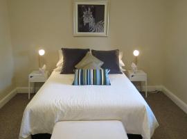 Stylish country cottage in central Orange，奧蘭治的飯店