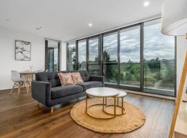 Stylish 2BR Apt 5 mins to Canberra Hospital - Hosted by Canstay, hotel in Phillip