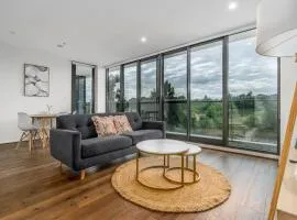 Stylish 2BR Apt 5 mins to Canberra Hospital - Hosted by Canstay
