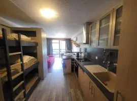 Studio ensoleillé avec balcon au centre de Montgenèvre, proche commodités et pistes - FR-1-266-128