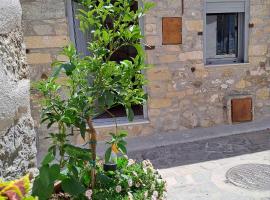 Prina Stone Retreat, cabin in Prína