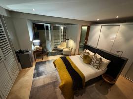 Luxury Vineyard Suites, hotel in Kaapstad