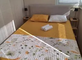 STUDIO APARTMAN MARKo C self-check in,frre parking