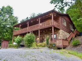 East Tennessee Family Mountain Retreat with Private Vineyard