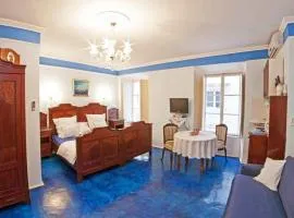 1 Bed - Sleeps 2 - Centre of Old Town w Wifi