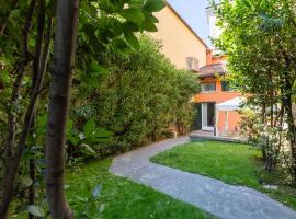 BolognaRoomscom - Isaia Garden Private Garden Spa Bath, hotel din Bologna