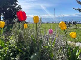 Home Away From Home, hotel ob plaži v mestu Oak Harbor