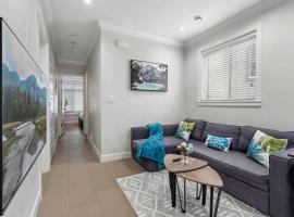 Central Main Street Home Minutes from QE Park, hotel v destinaci Vancouver