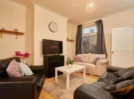 Charming 4 BR Kingston House with Free Street Parking