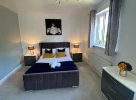 The Heathers - Spacious 3 Bed, Home from Home in Burton