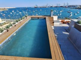 South32 Hotel, hotel v destinaci Birzebbuga