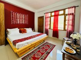 Pine View Retreat Homestay, hotel v destinaci Kalpa