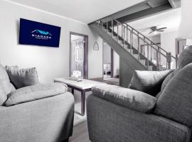 Comfortable 5BR 2BA near the falls, rumah kotej di Niagara Falls