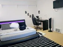 Comfy Stylish Room in the Heart of Vancouver- Private Parking, Self Check-in & just 4 mins to Metrotown!