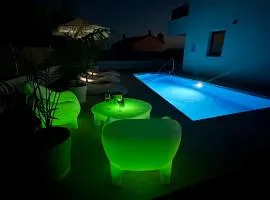 New exclusive apartment Green Horizon with garden, hot tub and private pool near the sea