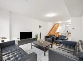 CEDAR Private Room with Balcony and Shared Bathrooms in Toronto, ON, Canada