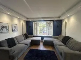 Wandworth, South London Deluxe King Room 2