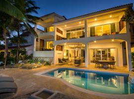 Beachfront with Private Staff in Gated Community, hotel v destinaci Akumal