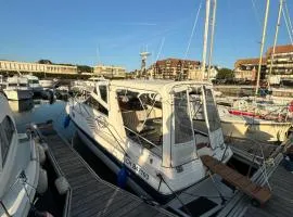 Le duplex des Marinas, Mini Yacht