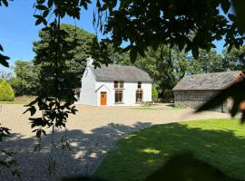 7 Person home With HOT TUB, hotel v destinaci Blackwater