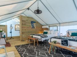 Timberline Glamping Orange Beach, hotell i Gulf Shores
