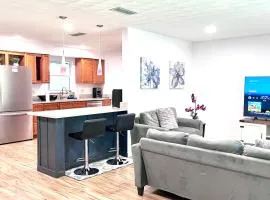 LuxCoral - 4 Min walk to beach!