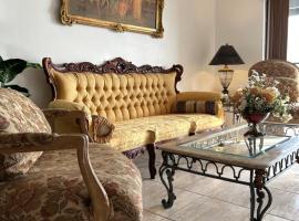 Beautiful apartment with very elegant colonial decoration, hotel v destinaci Tamiami