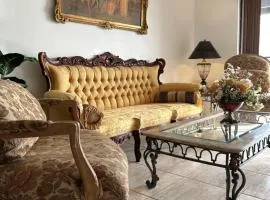 Beautiful apartment with very elegant colonial decoration