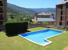 Apartamento dúplex en Sort con piscina，索爾特的飯店