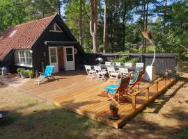Charming cottage in Asserbo at Tisvilde Hegn, hotel a Frederiksværk