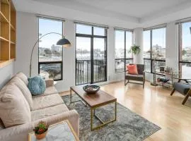 Waterfront Stay With Balcony And Bbq