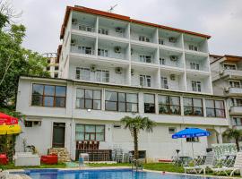 Green Moringa Termal Hotel, kh&aacute;ch sạn c&oacute; hồ bơi ở Termal