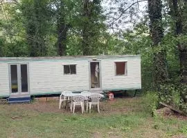 mobil home en pleine nature avec piscine proche