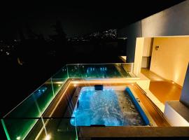 Jacuzzi Apartment - in Athens Riviera, hotel v Aténách