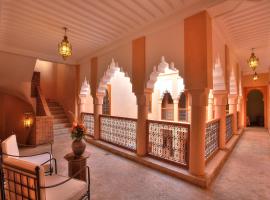 達爾塔斯尼姆庭院旅館