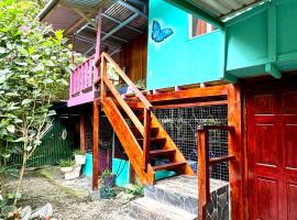 Hidden Jungle Beach House, hotel in Puerto Viejo