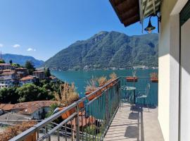 Casa vacanze Flora con vista lago, hotel v destinaci Nesso
