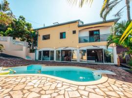 Grande maison pour 20 personnes, avec 8 chambres, piscine, billard et BBQ, ξενοδοχείο σε Saint-Joseph