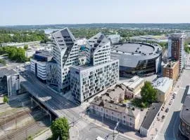 Modern 1BR Apt with Amazing Views, Balcony & Sauna