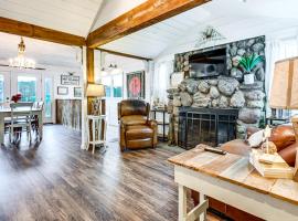 Family-Friendly Retreat on Gilletts Lake!, hotel a Jackson