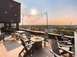 Downtown Mobile Rooftop-View Studios by Barsala